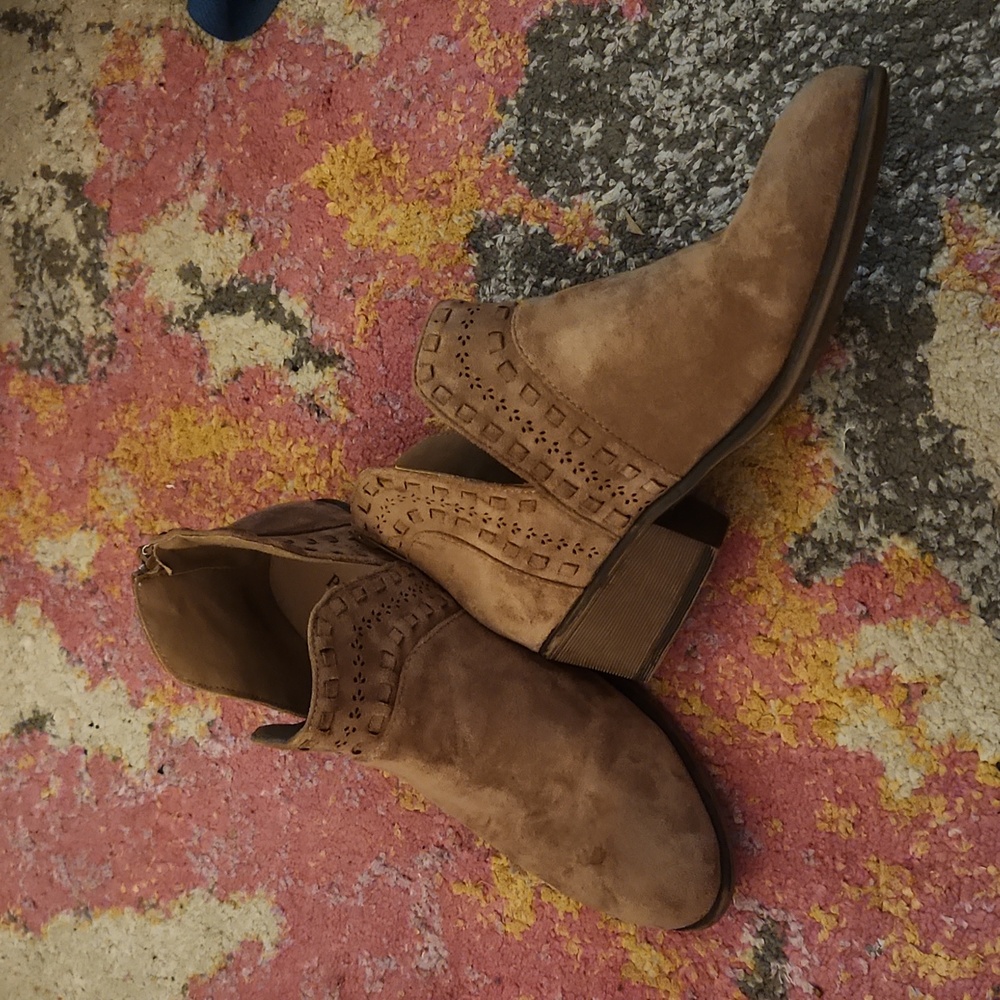 Tan suede ankleboots size 6.5